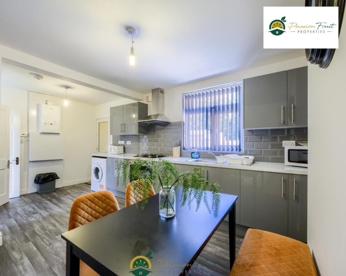 3 Bedroom Coventry House By Passionfruitproperties With Free Wi-Fi, Large Garden And Driveway - 52Nrc Ngoại thất bức ảnh