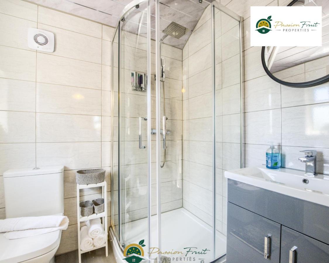 3 Bedroom Coventry House By Passionfruitproperties With Free Wi-Fi, Large Garden And Driveway - 52Nrc Ngoại thất bức ảnh