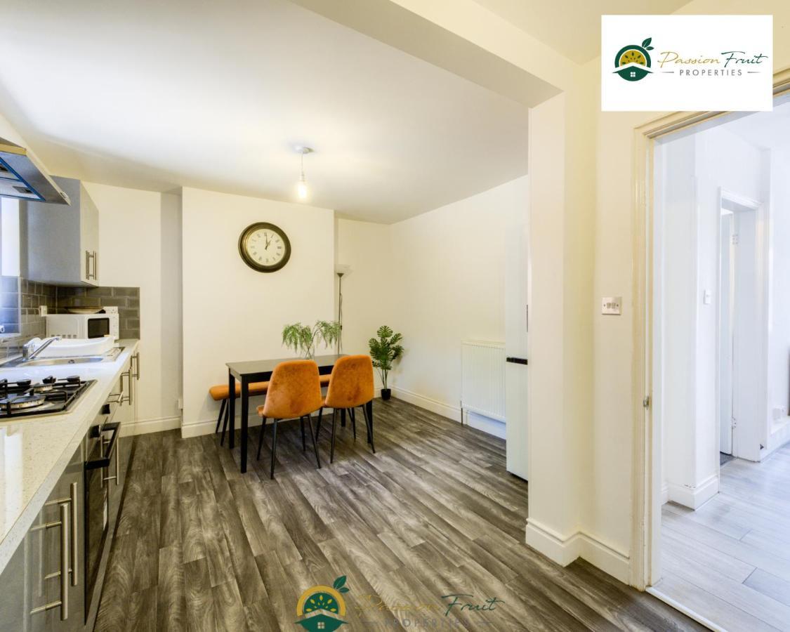 3 Bedroom Coventry House By Passionfruitproperties With Free Wi-Fi, Large Garden And Driveway - 52Nrc Ngoại thất bức ảnh