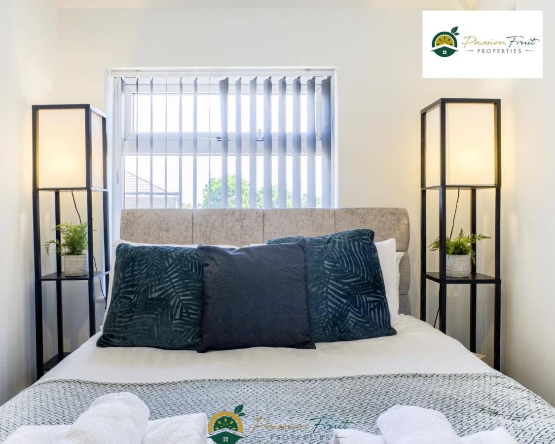 3 Bedroom Coventry House By Passionfruitproperties With Free Wi-Fi, Large Garden And Driveway - 52Nrc Ngoại thất bức ảnh