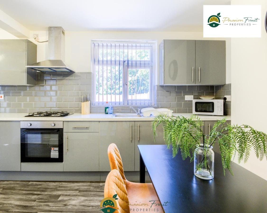 3 Bedroom Coventry House By Passionfruitproperties With Free Wi-Fi, Large Garden And Driveway - 52Nrc Ngoại thất bức ảnh