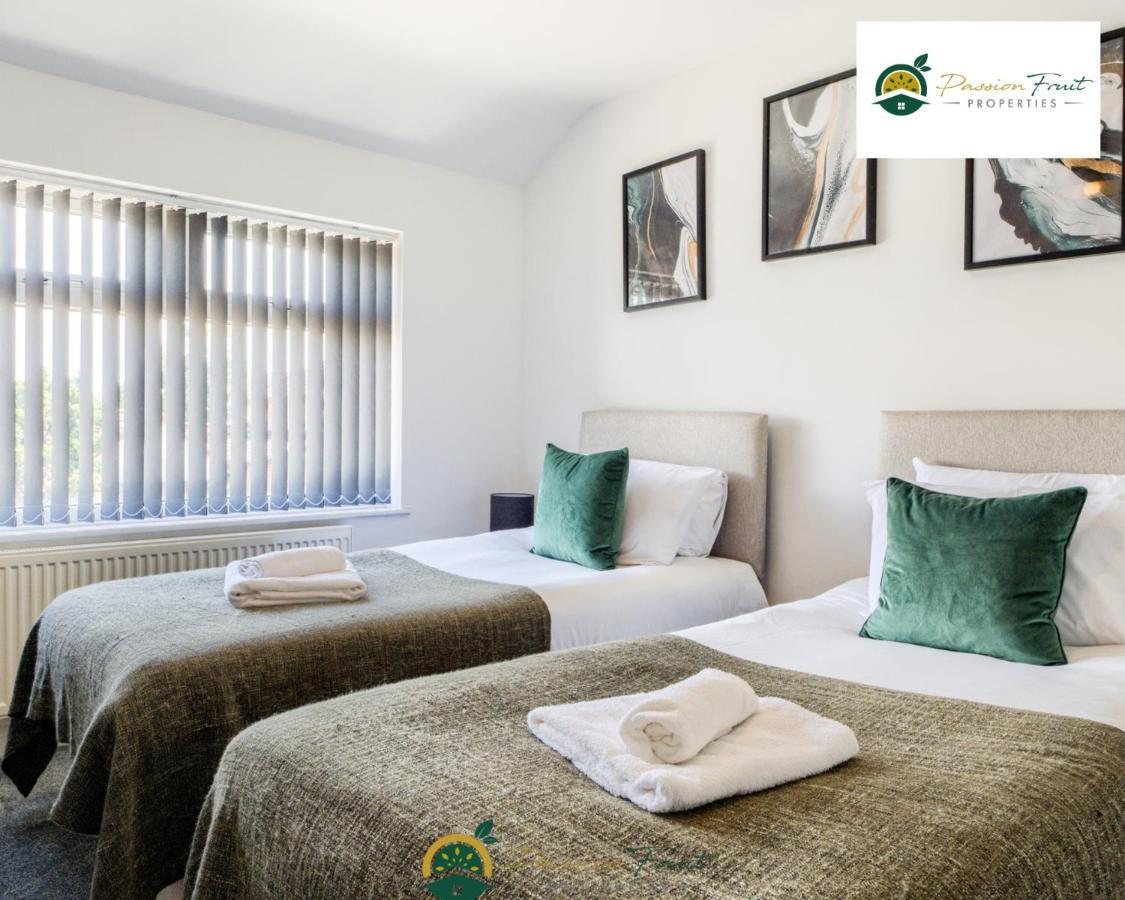 3 Bedroom Coventry House By Passionfruitproperties With Free Wi-Fi, Large Garden And Driveway - 52Nrc Ngoại thất bức ảnh