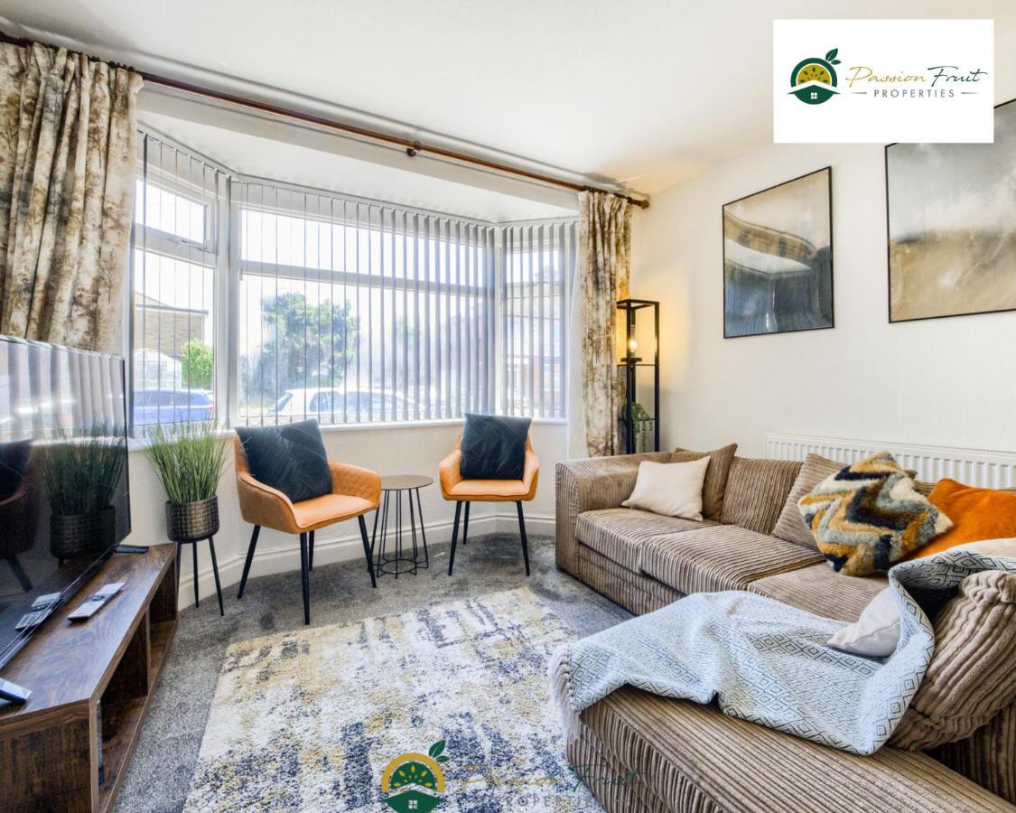 3 Bedroom Coventry House By Passionfruitproperties With Free Wi-Fi, Large Garden And Driveway - 52Nrc Ngoại thất bức ảnh