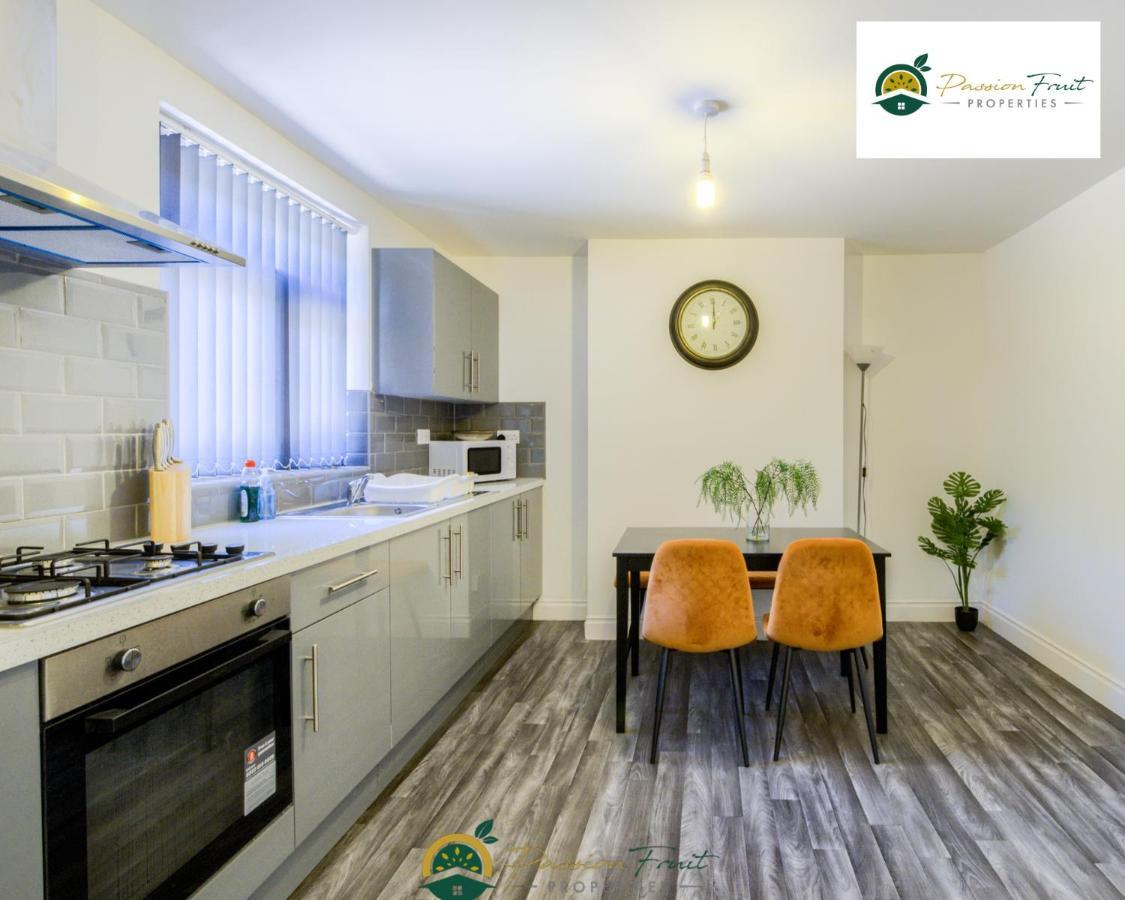 3 Bedroom Coventry House By Passionfruitproperties With Free Wi-Fi, Large Garden And Driveway - 52Nrc Ngoại thất bức ảnh