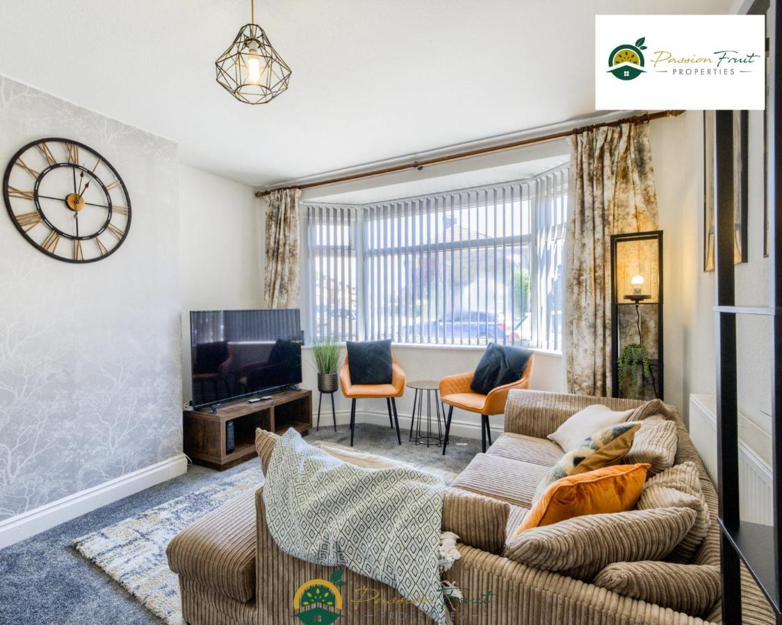 3 Bedroom Coventry House By Passionfruitproperties With Free Wi-Fi, Large Garden And Driveway - 52Nrc Ngoại thất bức ảnh