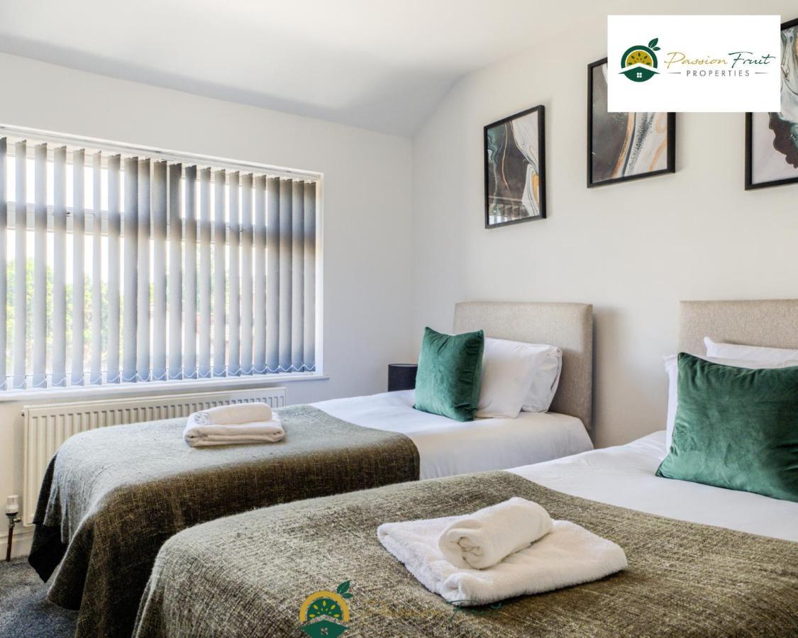 3 Bedroom Coventry House By Passionfruitproperties With Free Wi-Fi, Large Garden And Driveway - 52Nrc Ngoại thất bức ảnh