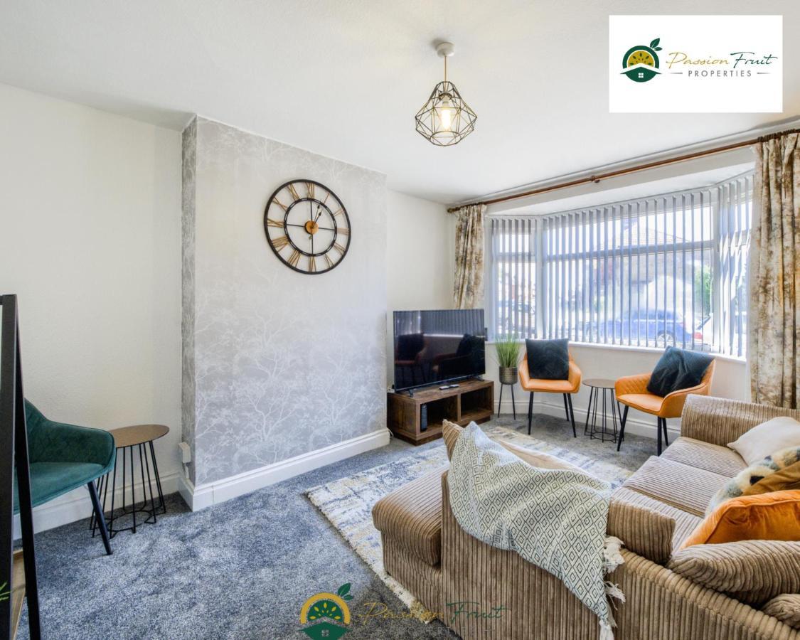 3 Bedroom Coventry House By Passionfruitproperties With Free Wi-Fi, Large Garden And Driveway - 52Nrc Ngoại thất bức ảnh