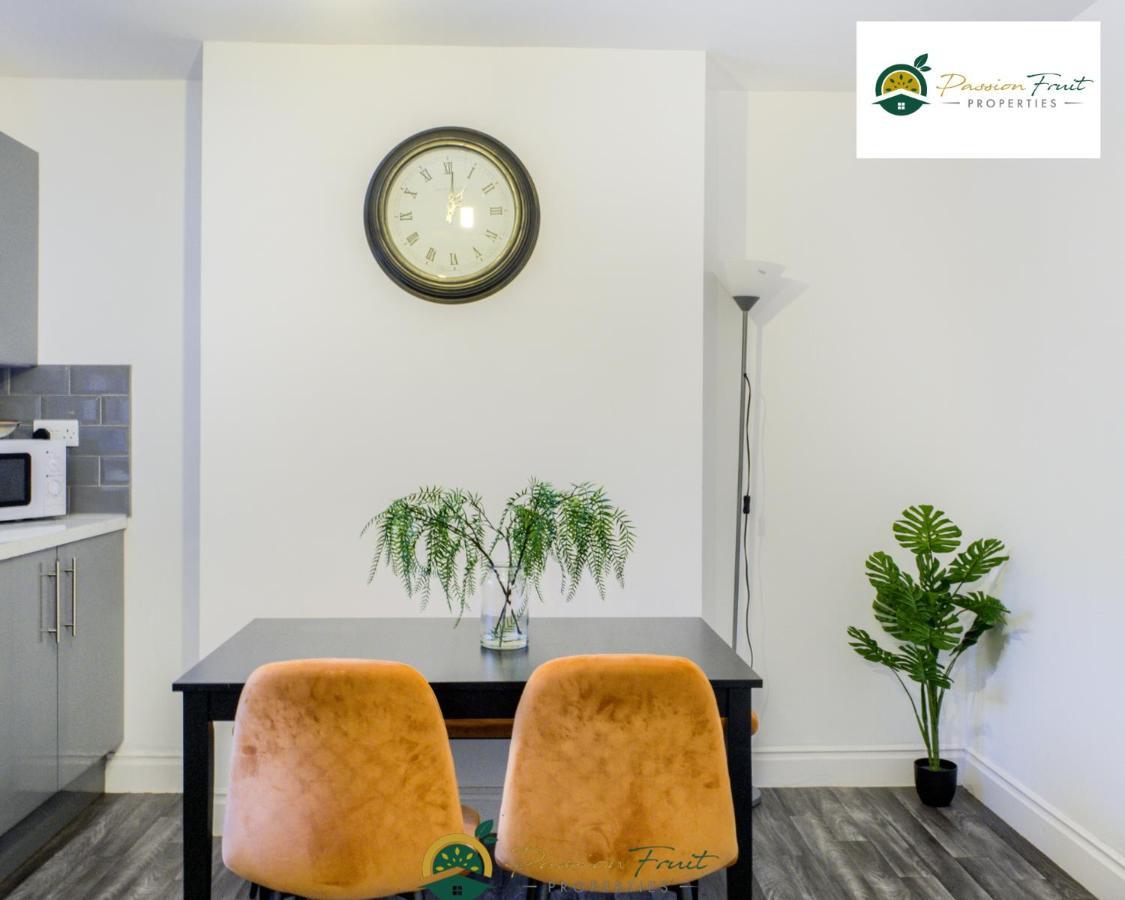 3 Bedroom Coventry House By Passionfruitproperties With Free Wi-Fi, Large Garden And Driveway - 52Nrc Ngoại thất bức ảnh