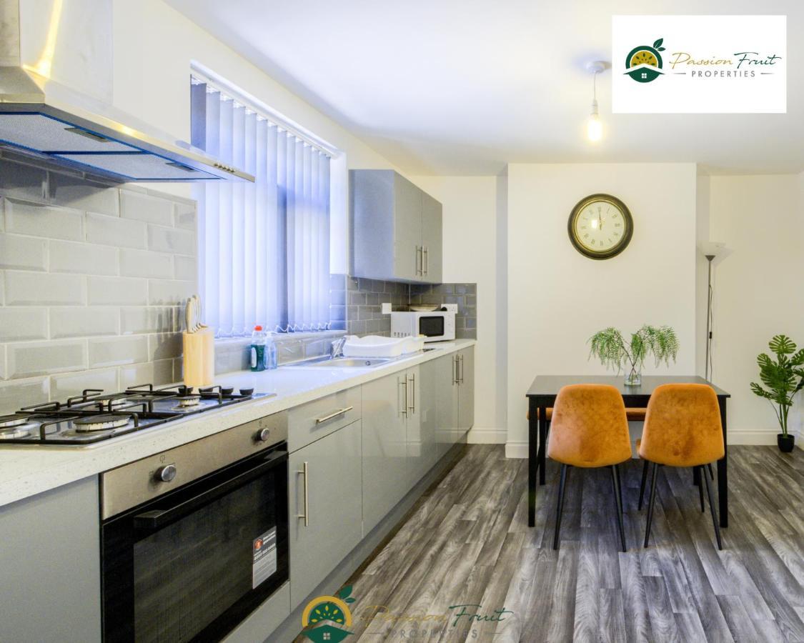 3 Bedroom Coventry House By Passionfruitproperties With Free Wi-Fi, Large Garden And Driveway - 52Nrc Ngoại thất bức ảnh