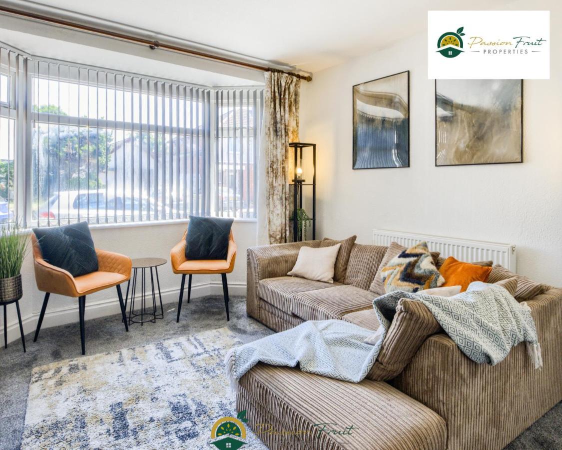 3 Bedroom Coventry House By Passionfruitproperties With Free Wi-Fi, Large Garden And Driveway - 52Nrc Ngoại thất bức ảnh