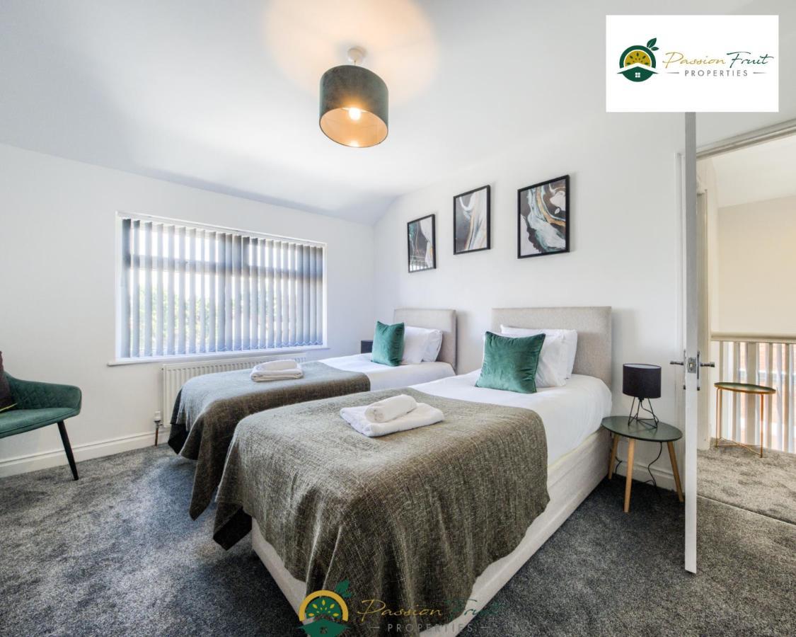 3 Bedroom Coventry House By Passionfruitproperties With Free Wi-Fi, Large Garden And Driveway - 52Nrc Ngoại thất bức ảnh