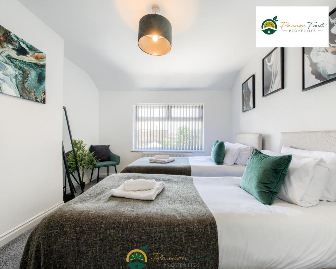 3 Bedroom Coventry House By Passionfruitproperties With Free Wi-Fi, Large Garden And Driveway - 52Nrc Ngoại thất bức ảnh