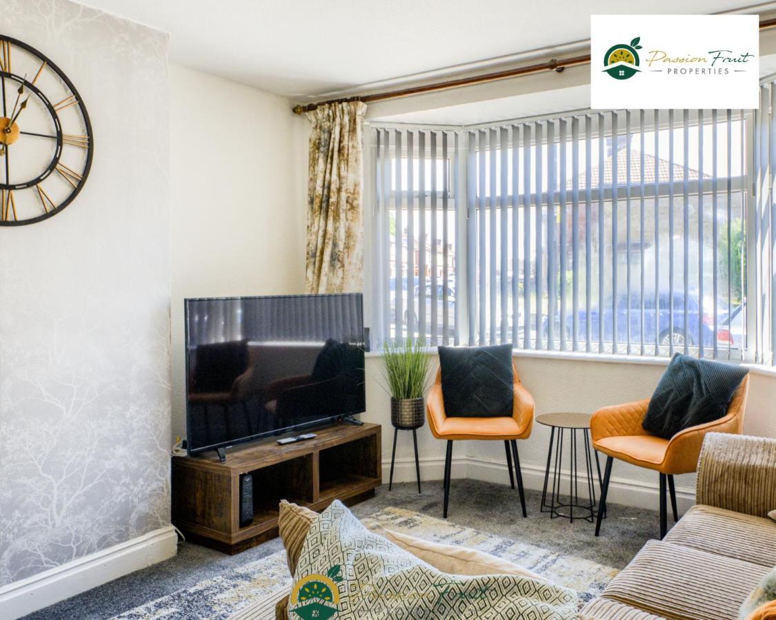 3 Bedroom Coventry House By Passionfruitproperties With Free Wi-Fi, Large Garden And Driveway - 52Nrc Ngoại thất bức ảnh